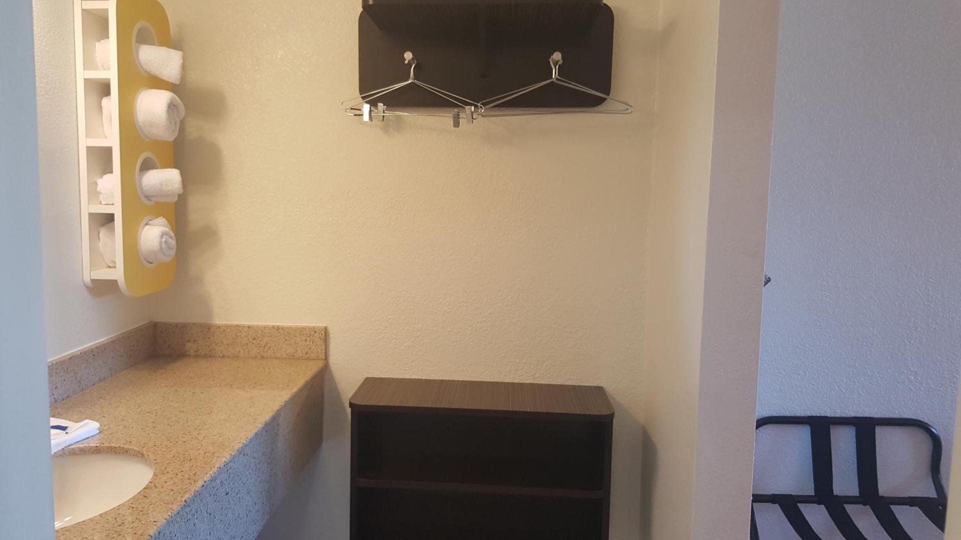 Motel 6-Columbus, OH - OSU photo 47