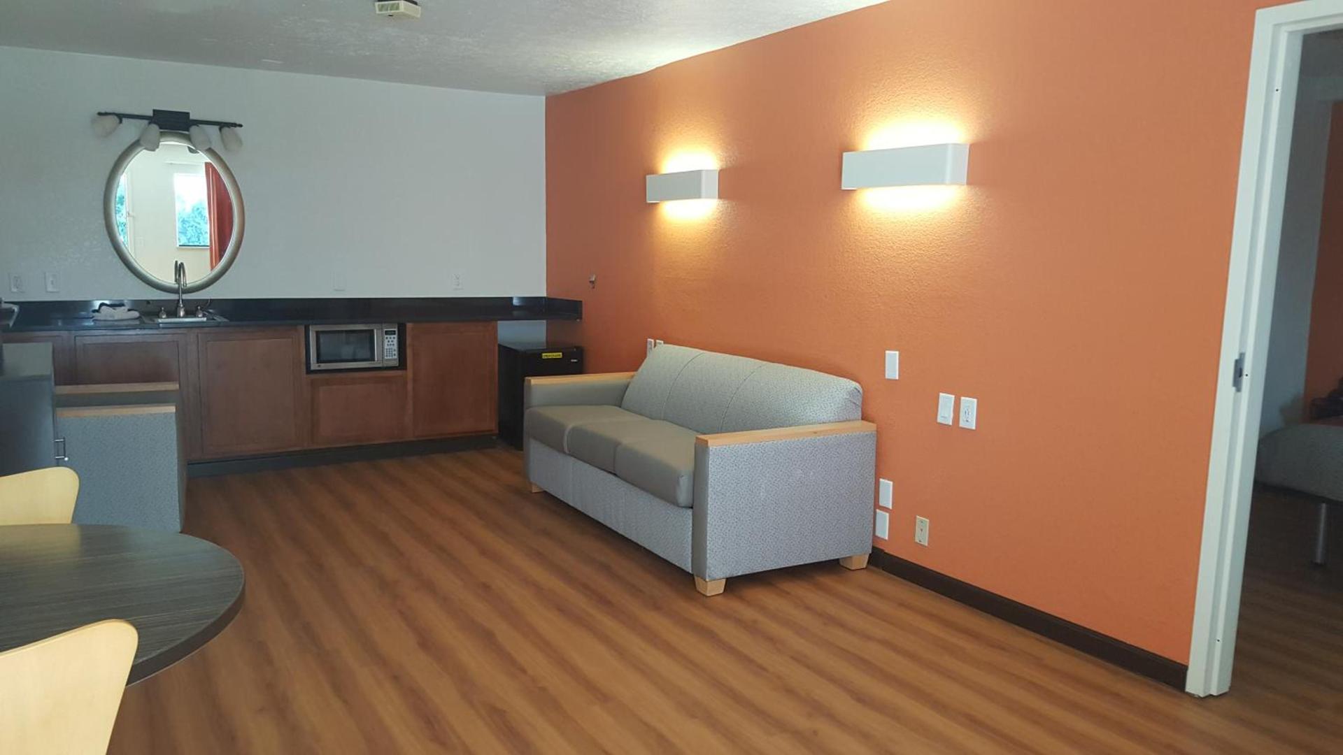 Motel 6-Columbus, OH - OSU photo 61