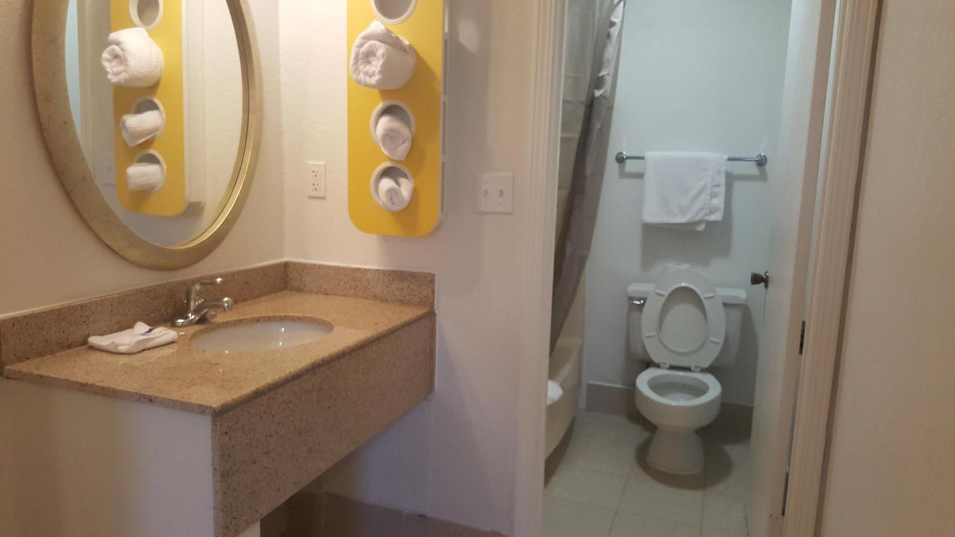 Motel 6-Columbus, OH - OSU photo 63