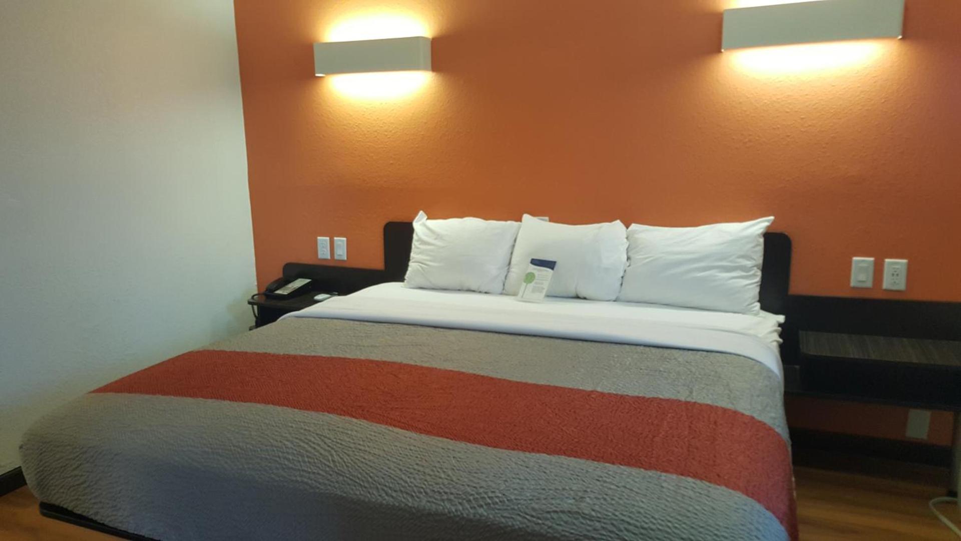 Motel 6-Columbus, OH - OSU photo 65