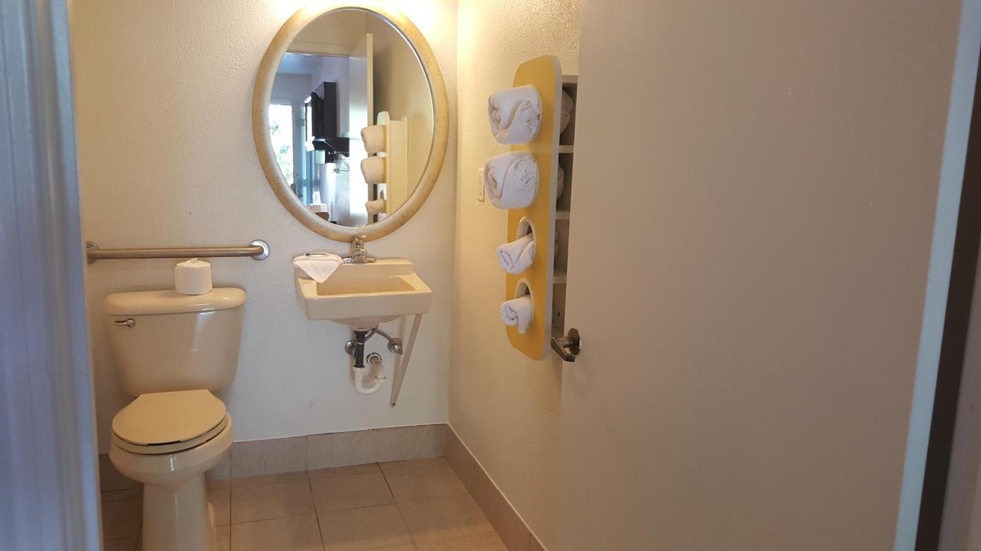 Motel 6-Columbus, OH - OSU photo 68
