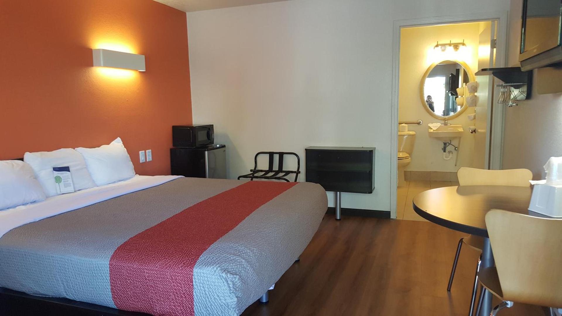 Motel 6-Columbus, OH - OSU photo 69