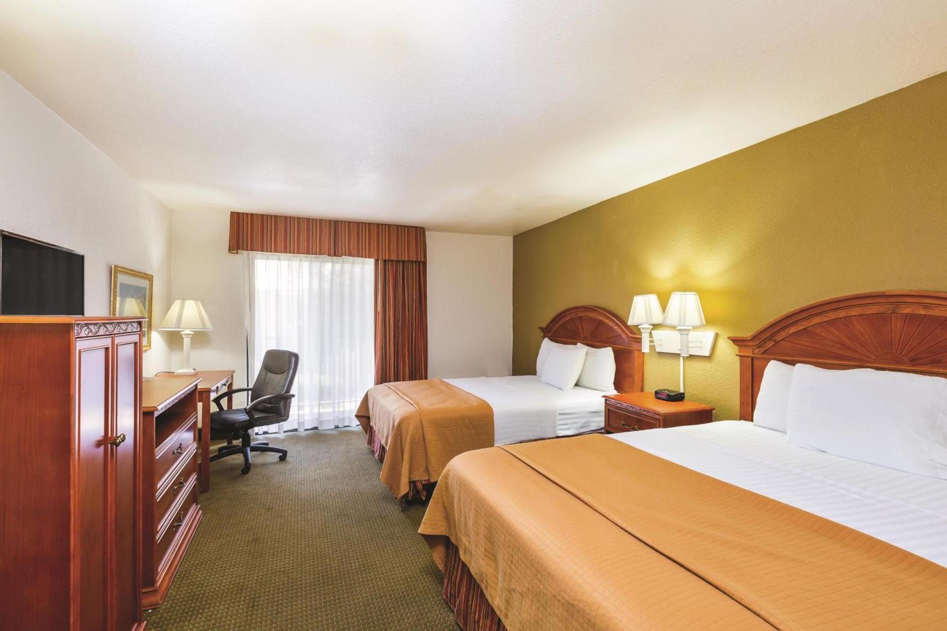 Baymont by Wyndham Tehachapi photo 20