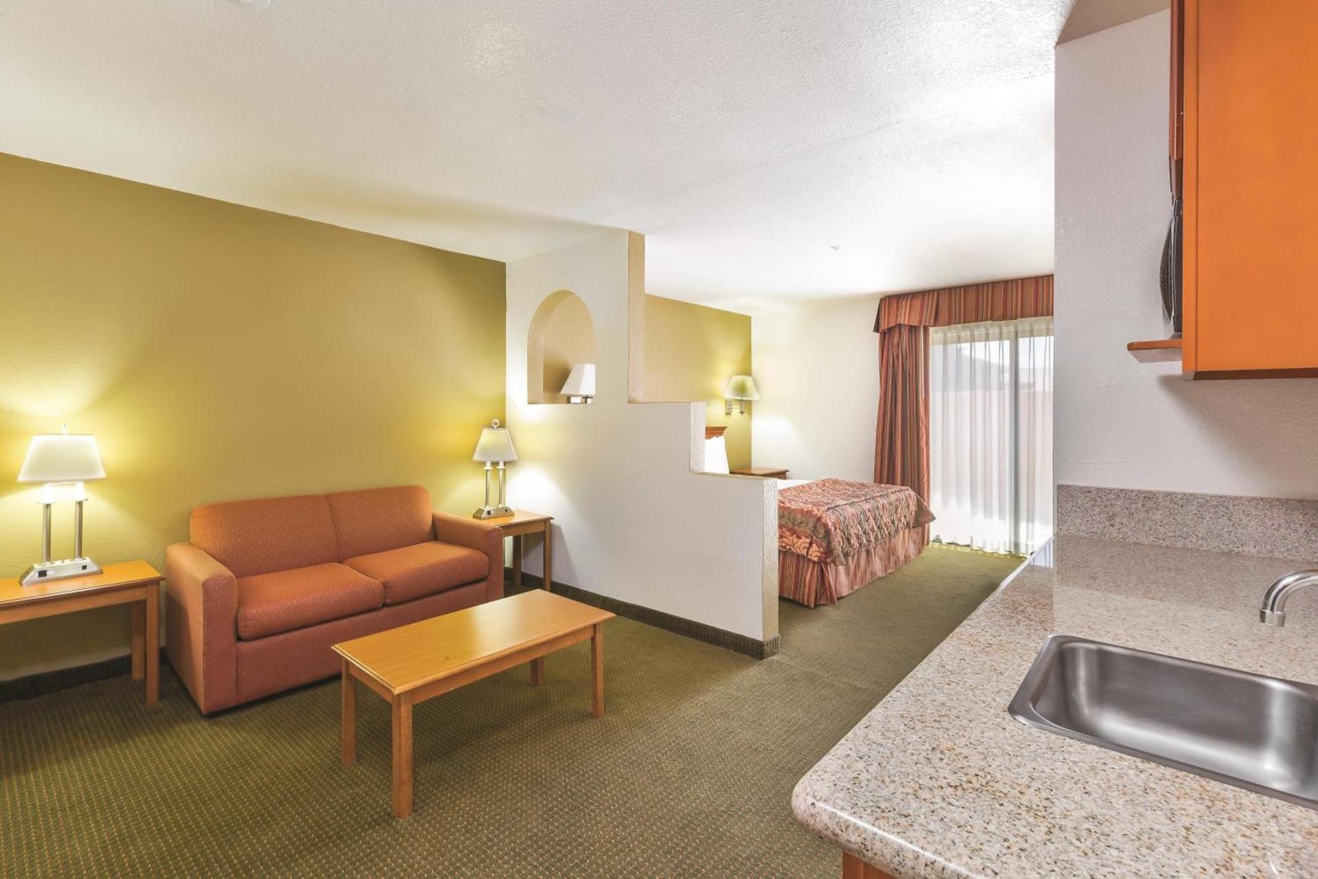 Baymont by Wyndham Tehachapi photo 21