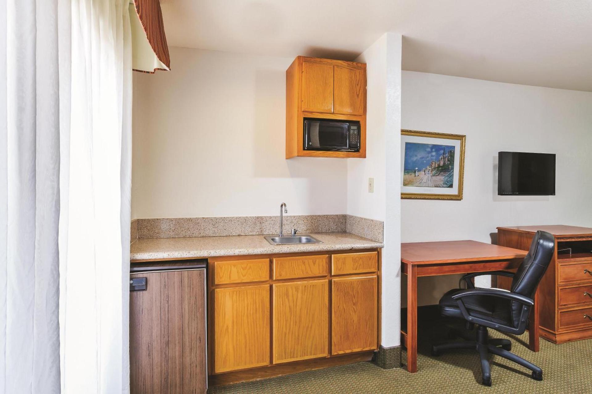 Baymont by Wyndham Tehachapi photo 24
