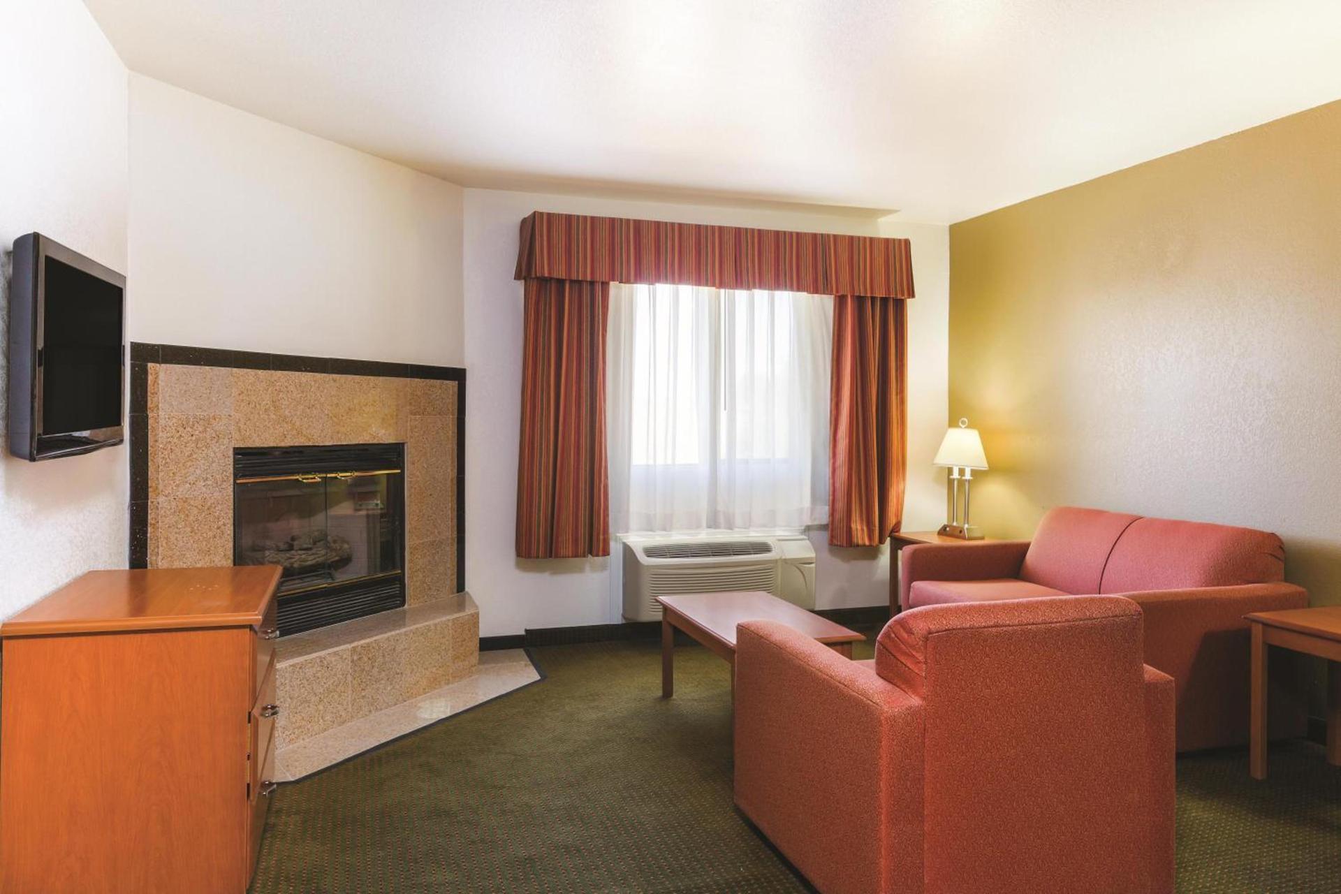 Baymont by Wyndham Tehachapi photo 25