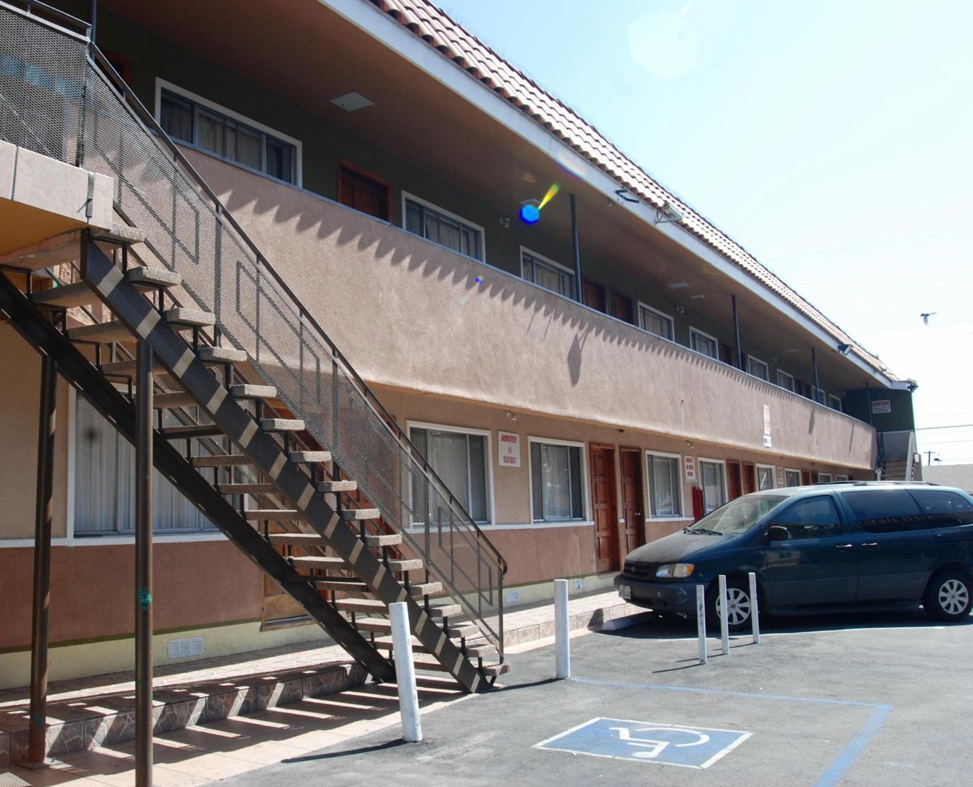 Encore Inn Inglewood photo 1