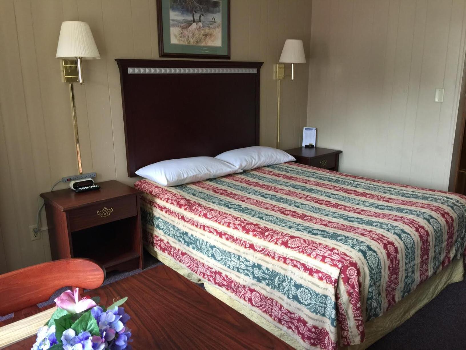 Inn Town Motel photo 13