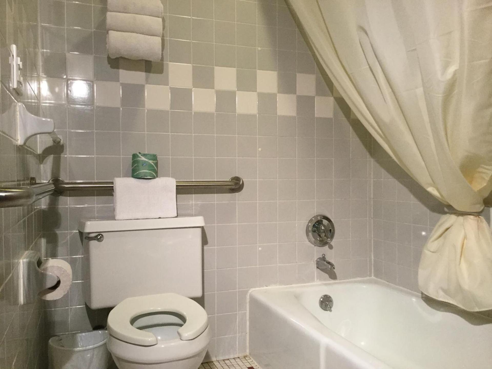 Inn Town Motel photo 8