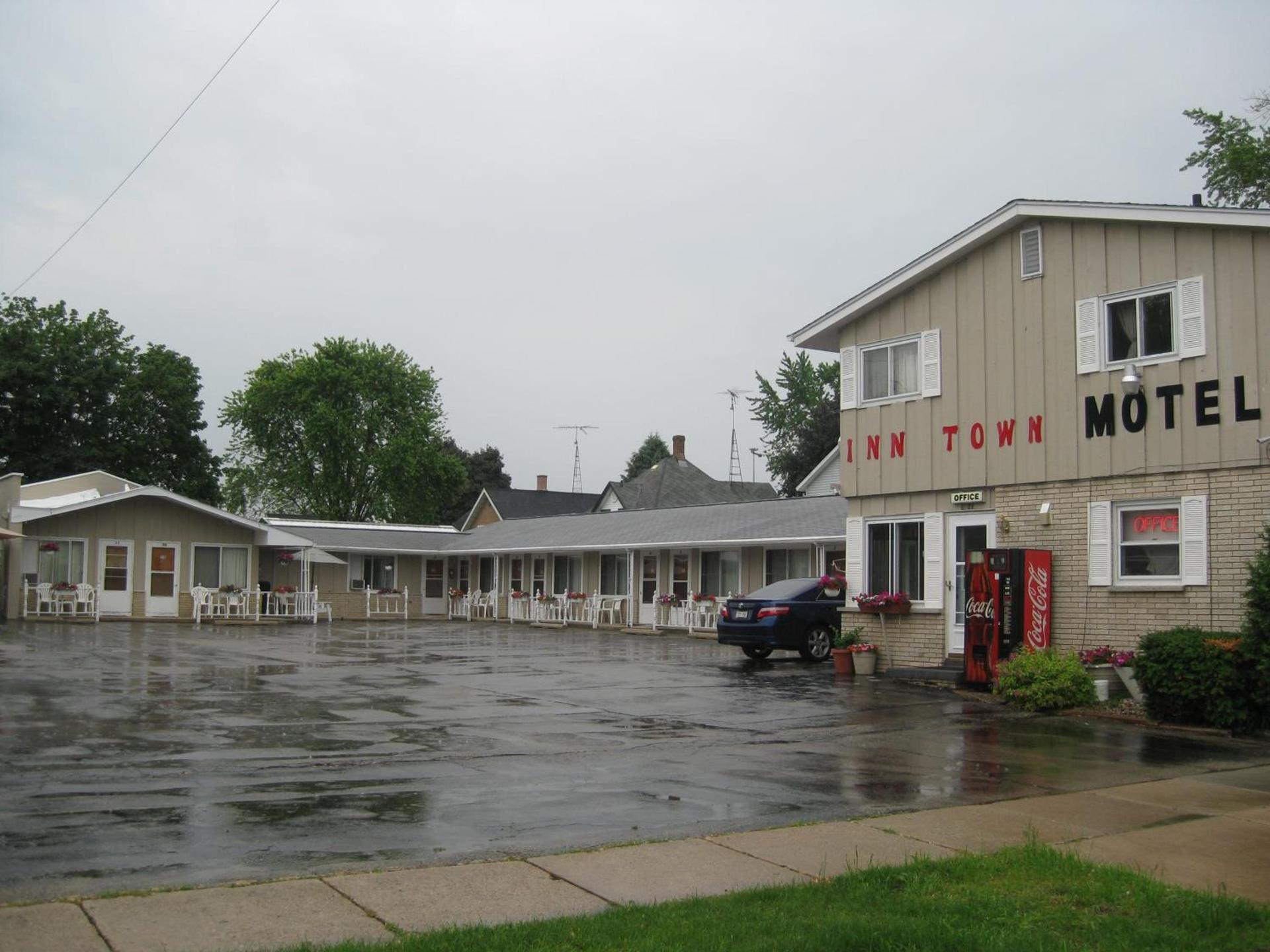 Inn Town Motel photo 1