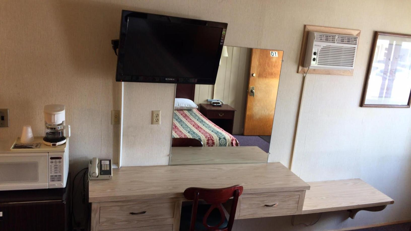 Inn Town Motel photo 7