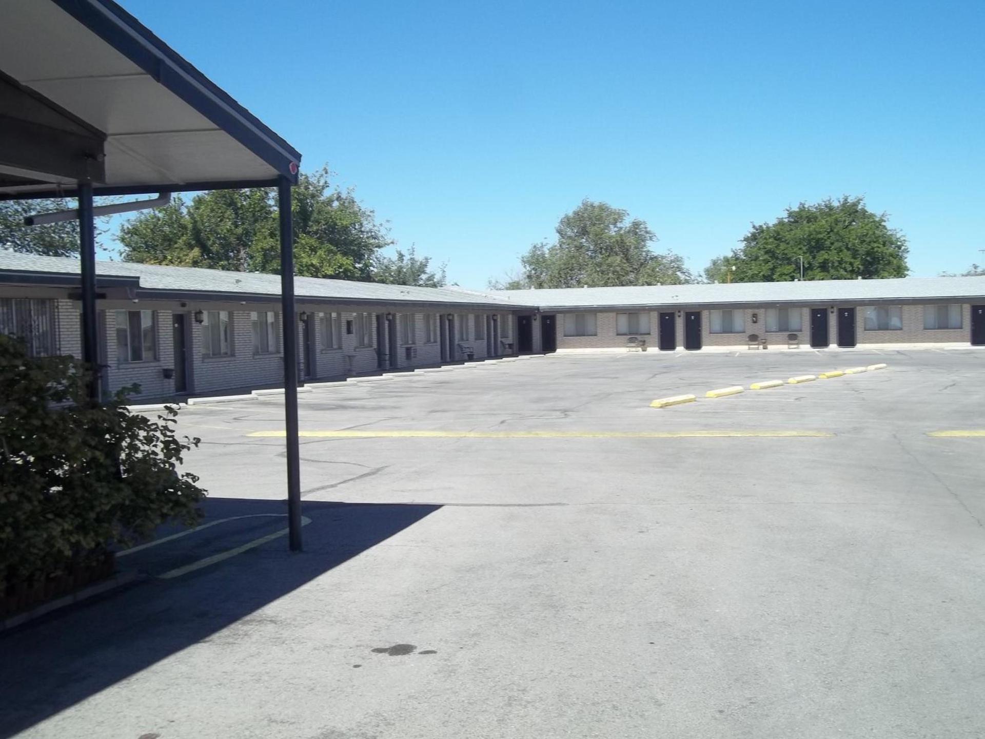 Royal Host Motel photo 1