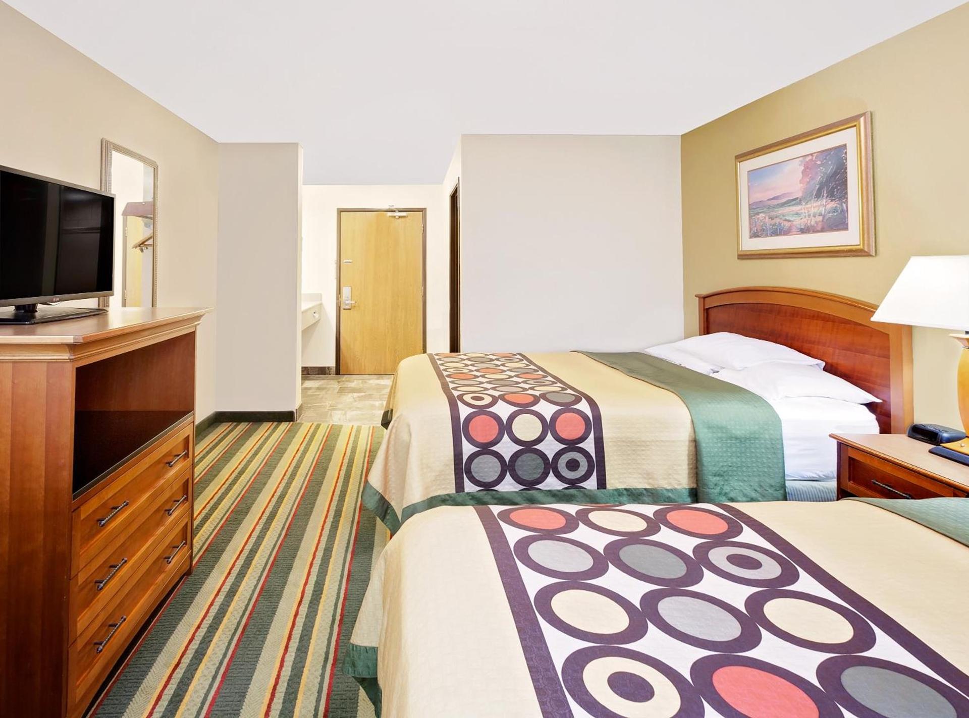 Super 8 by Wyndham Mt. Pleasant photo 30