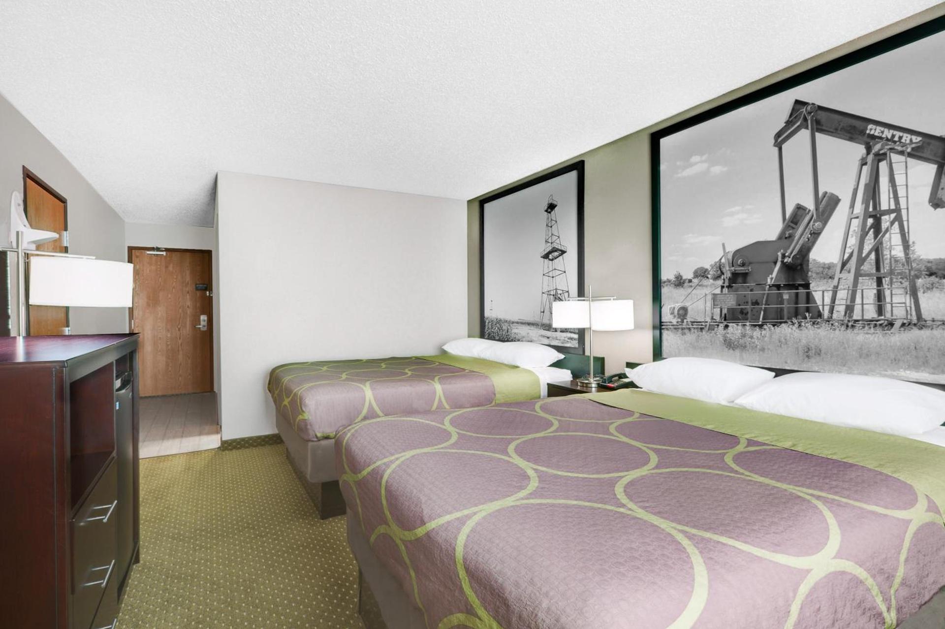 Super 8 by Wyndham Bedford DFW Airport West photo 29