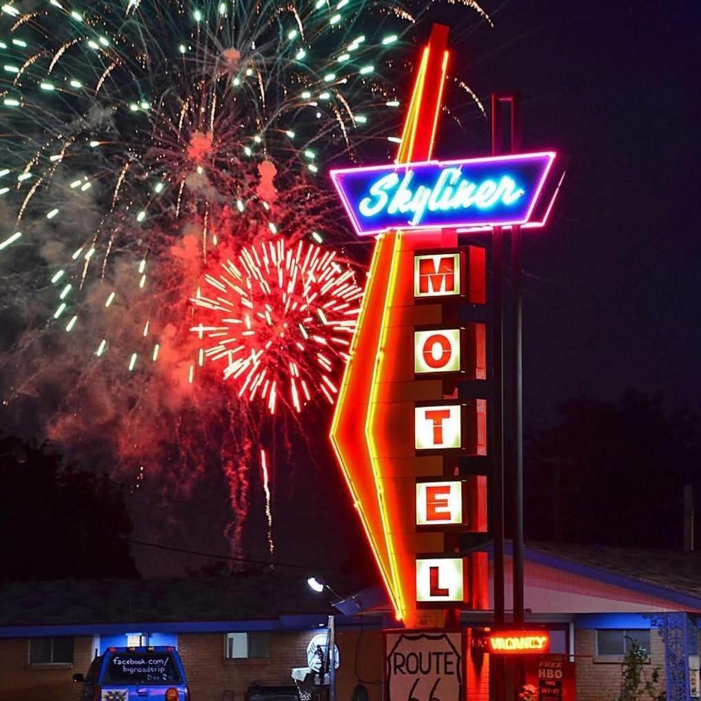 Skyliner Motel photo 1