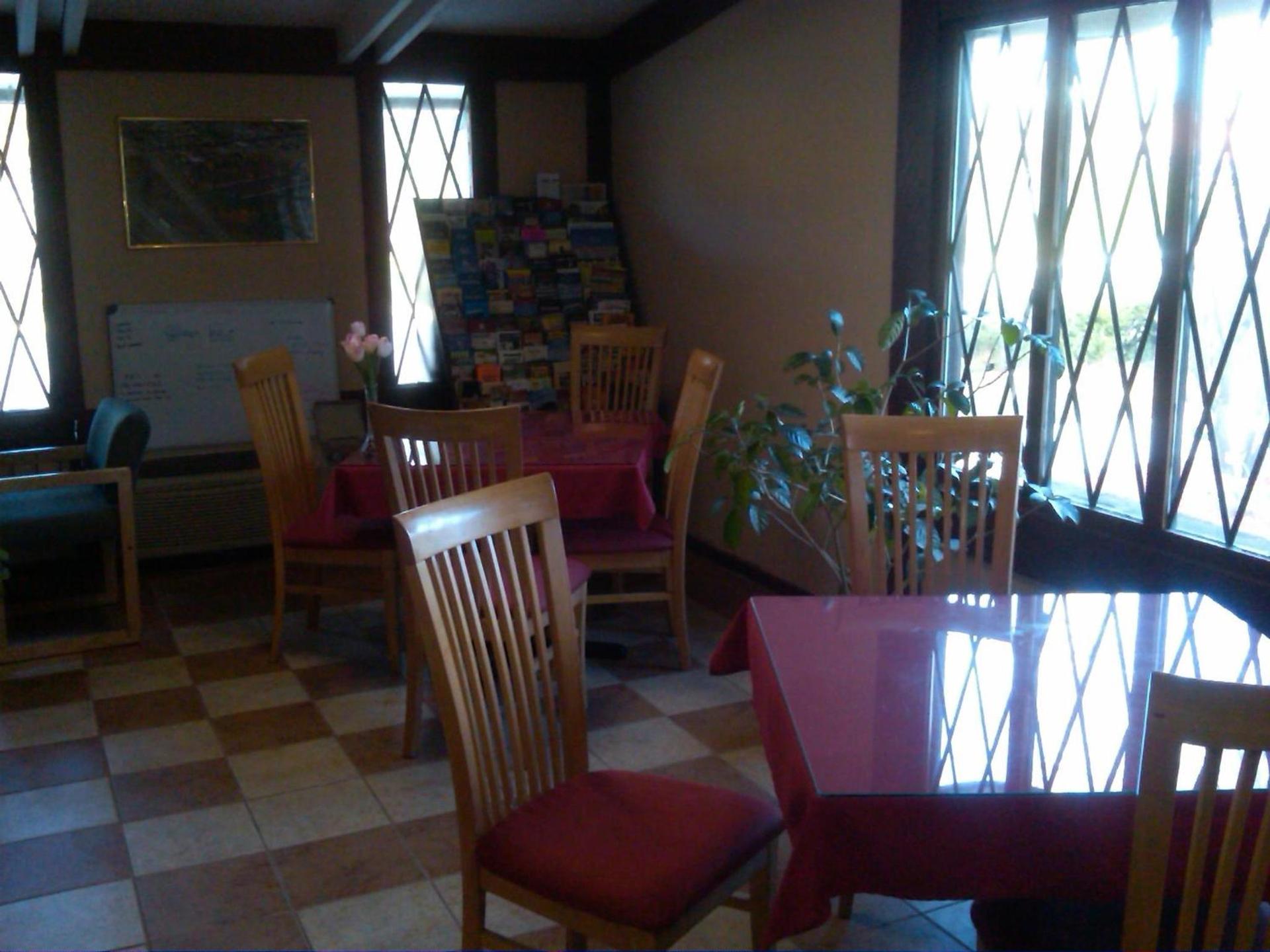 Knights Inn - Battle Creek photo 12