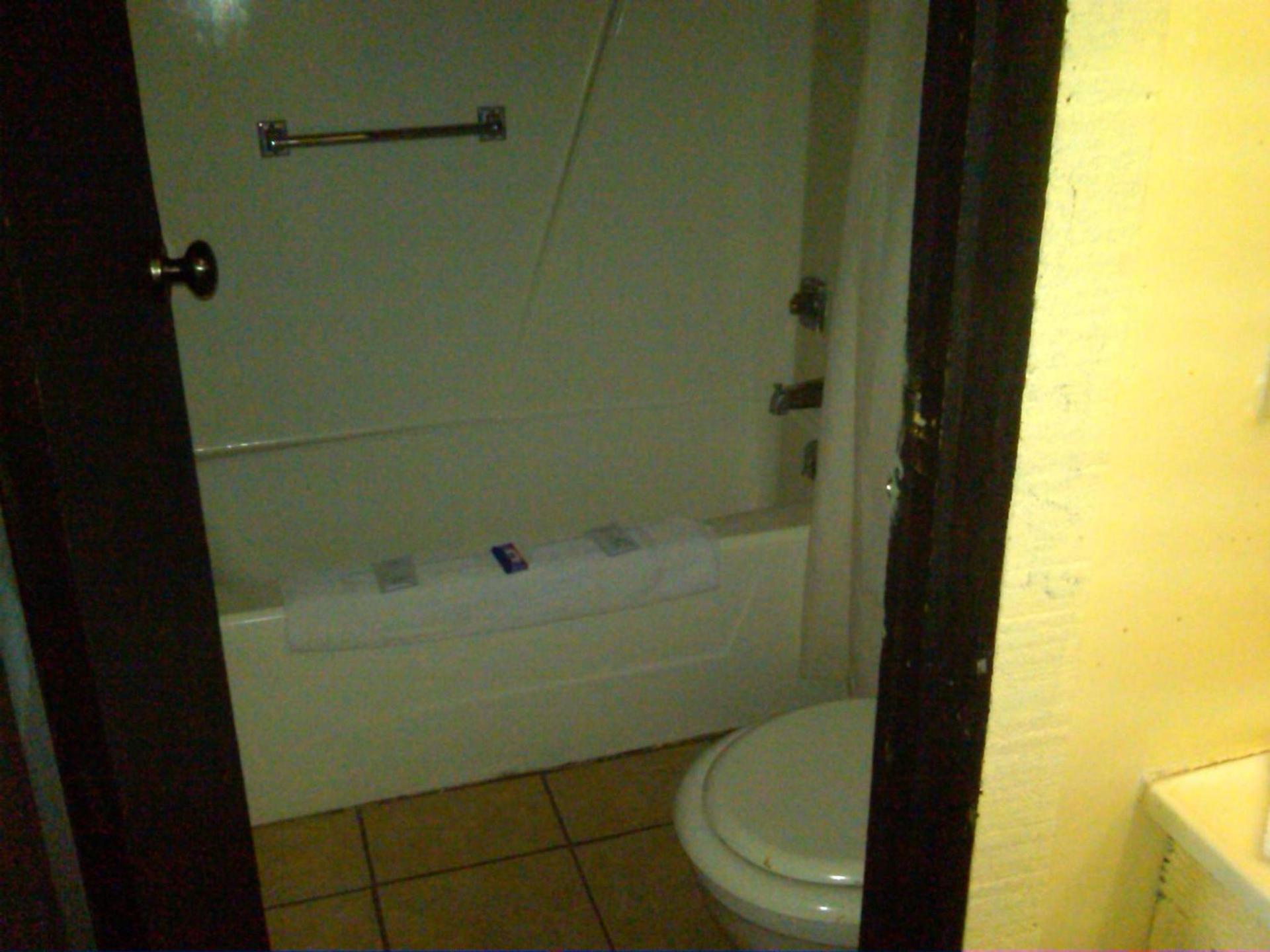 Knights Inn - Battle Creek photo 11