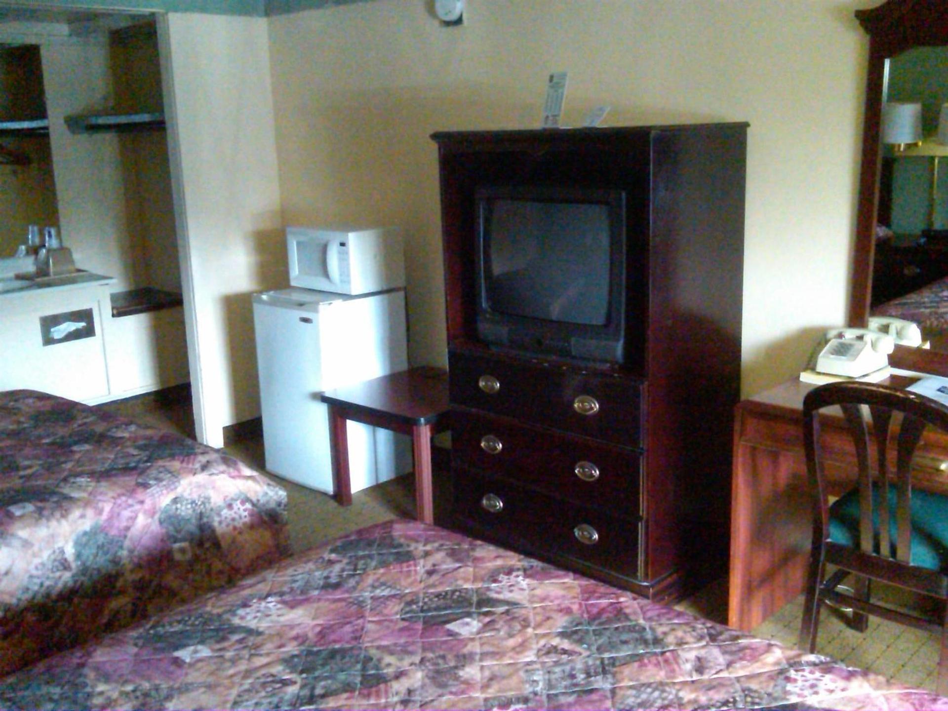 Knights Inn - Battle Creek photo 13