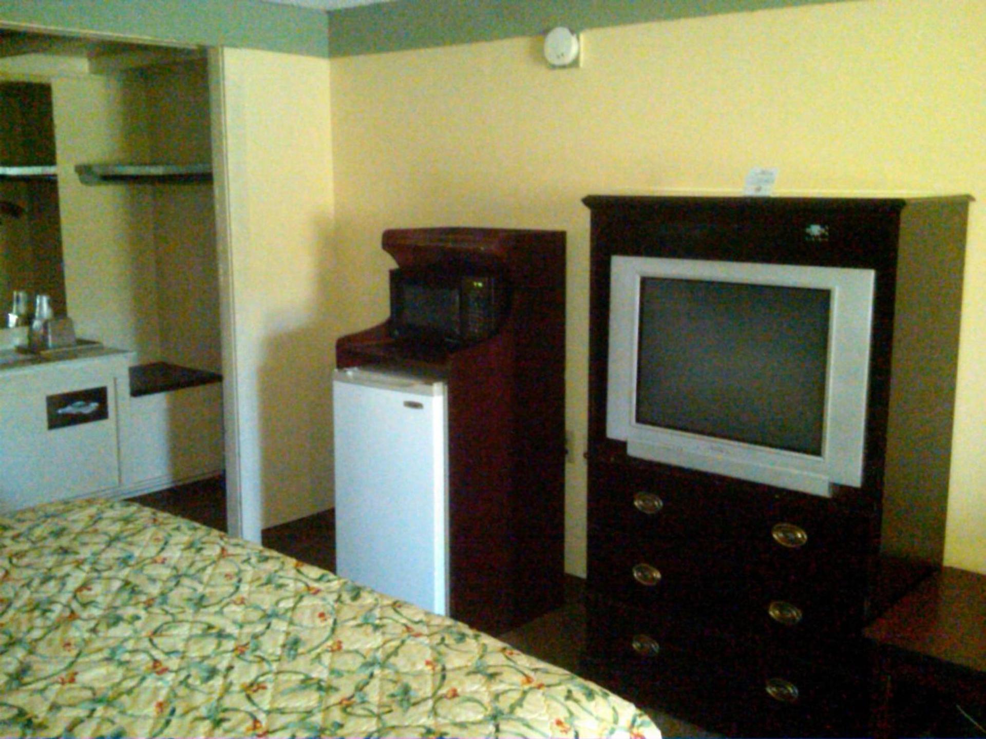 Knights Inn - Battle Creek photo 14