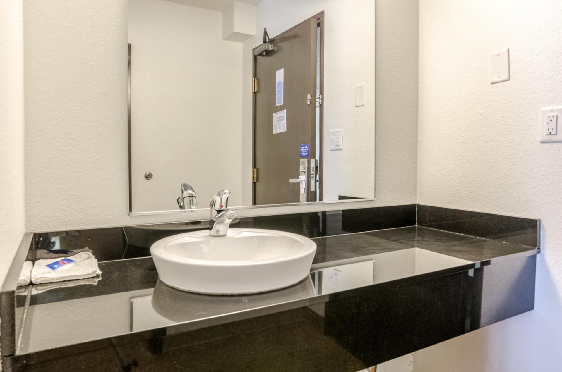 Motel 6-York, NE photo 40