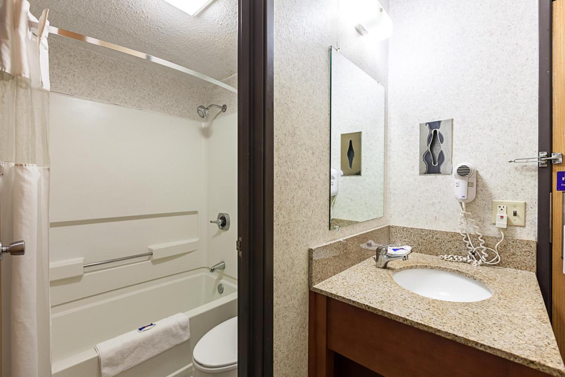 Motel 6-Milwaukee, WI - Glendale photo 33