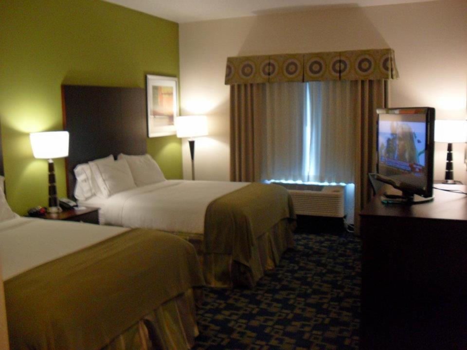Holiday Inn Express and Suites Urbandale Des Moines by IHG photo 4