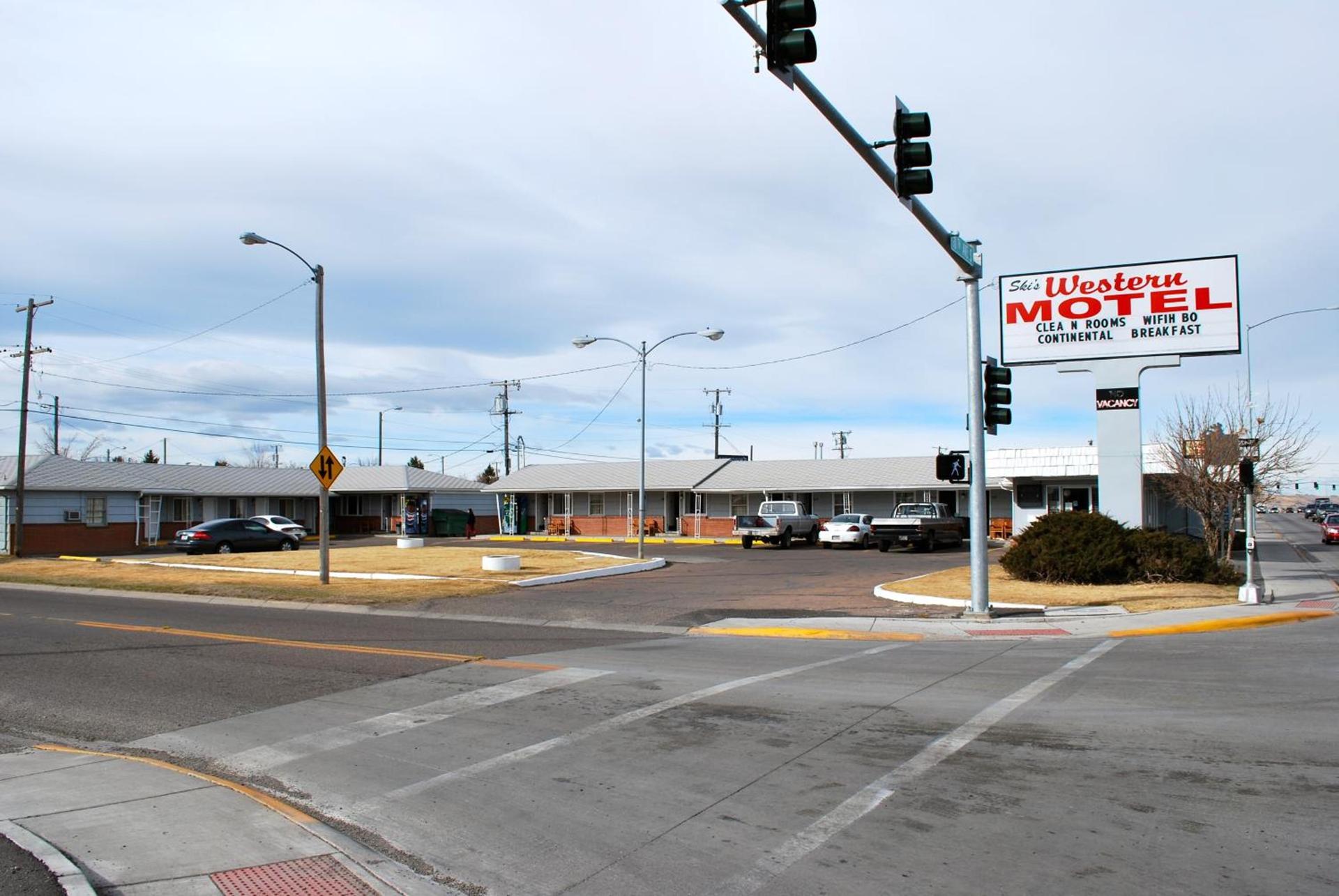 Ski's Western Motel photo 9