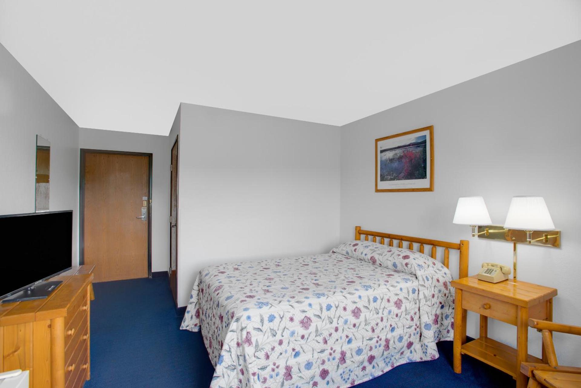 Super 8 by Wyndham Lake George/Warrensburg Area photo 14