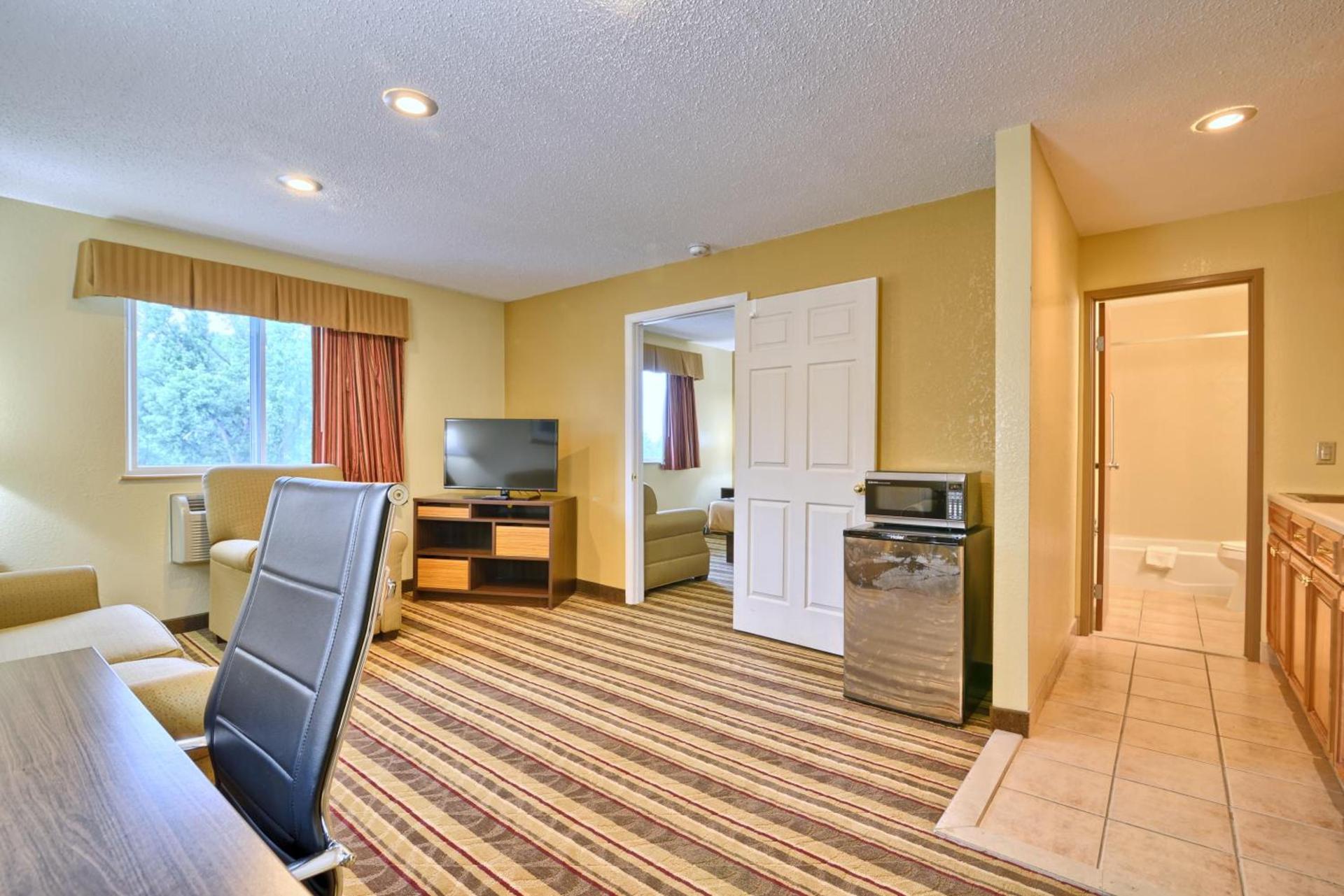 Super 8 by Wyndham Latham - Albany Airport photo 25