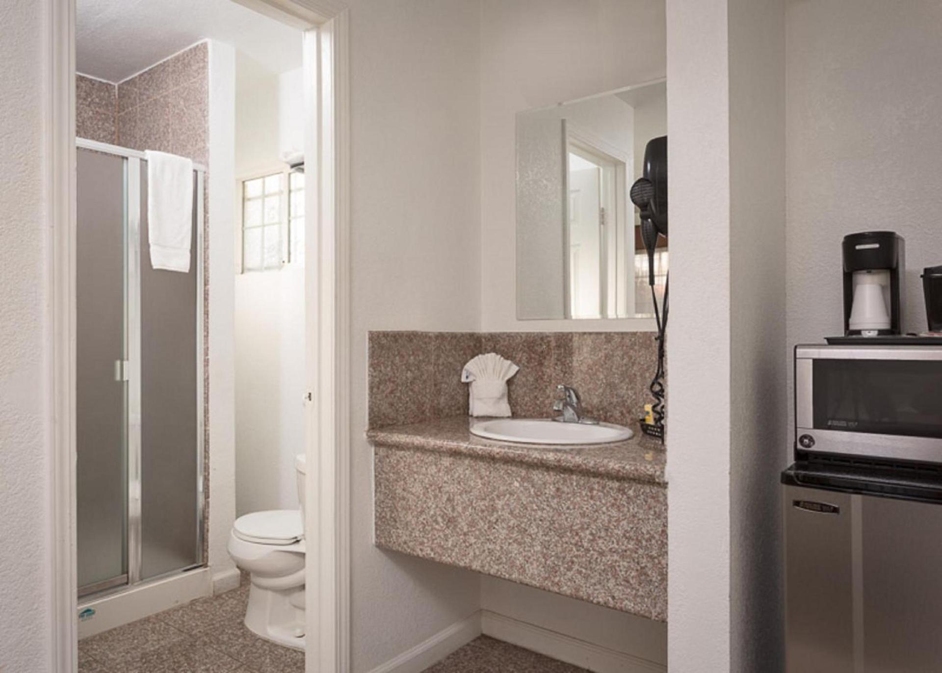 Howard Johnson By Wyndham Berkeley photo 24