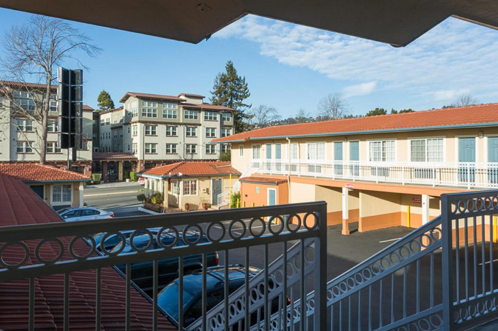 Howard Johnson By Wyndham Berkeley photo 26