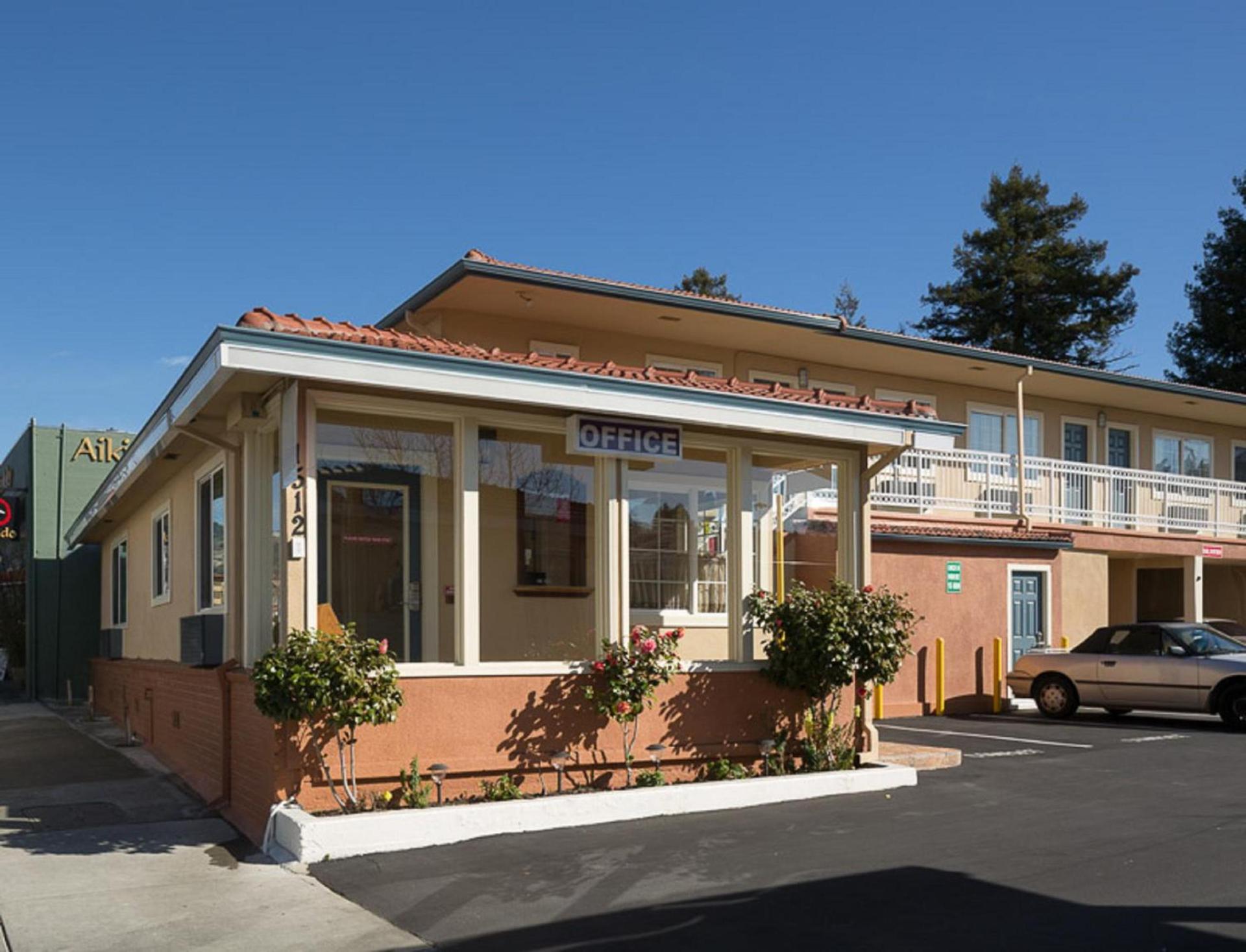 Howard Johnson By Wyndham Berkeley photo 4