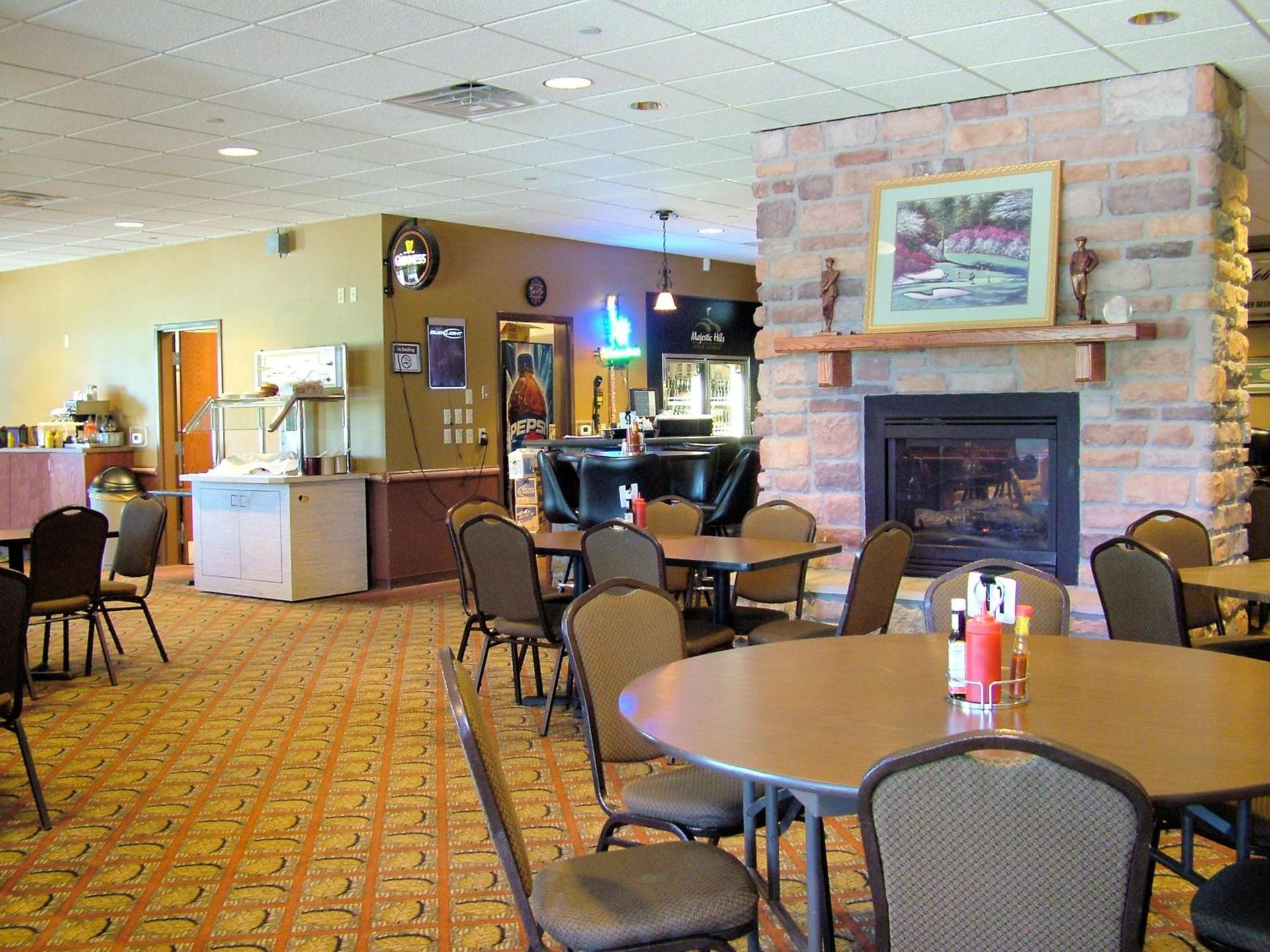 Cobblestone Inn & Suites - Denison | Majestic Hills photo 28
