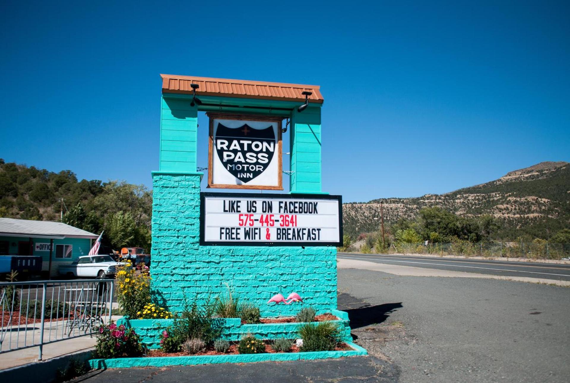 Raton Pass Motor Inn photo 27