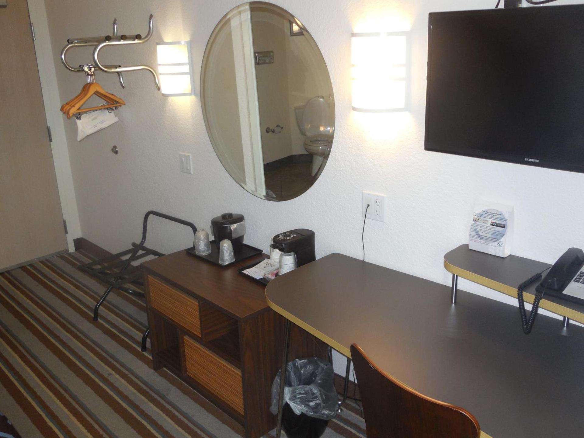 Super 8 by Wyndham Sault Ste. Marie photo 23