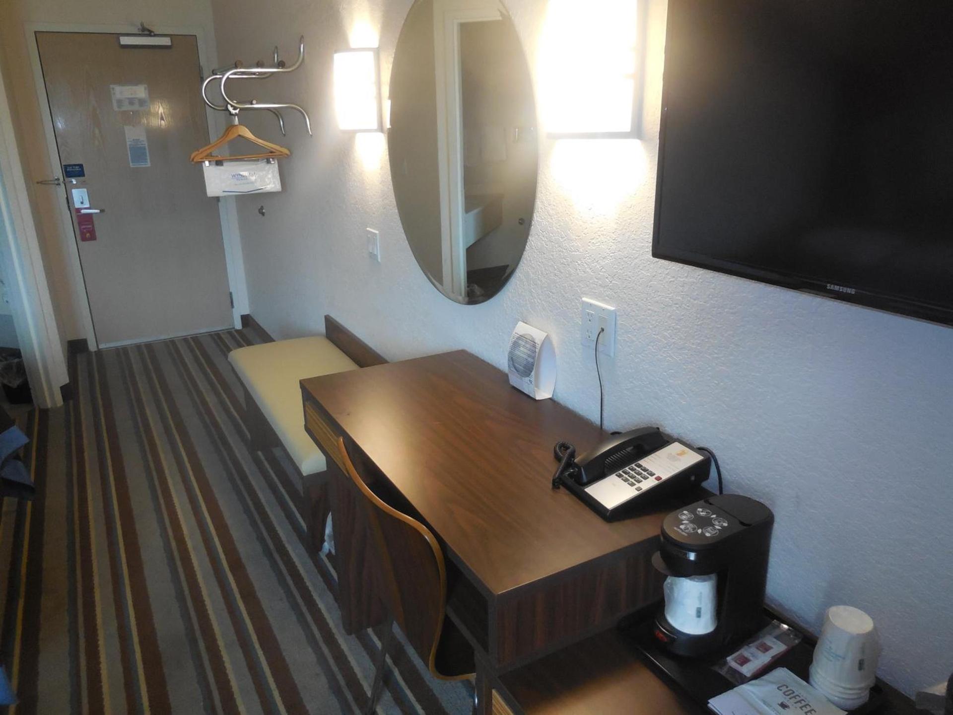 Super 8 by Wyndham Sault Ste. Marie photo 24