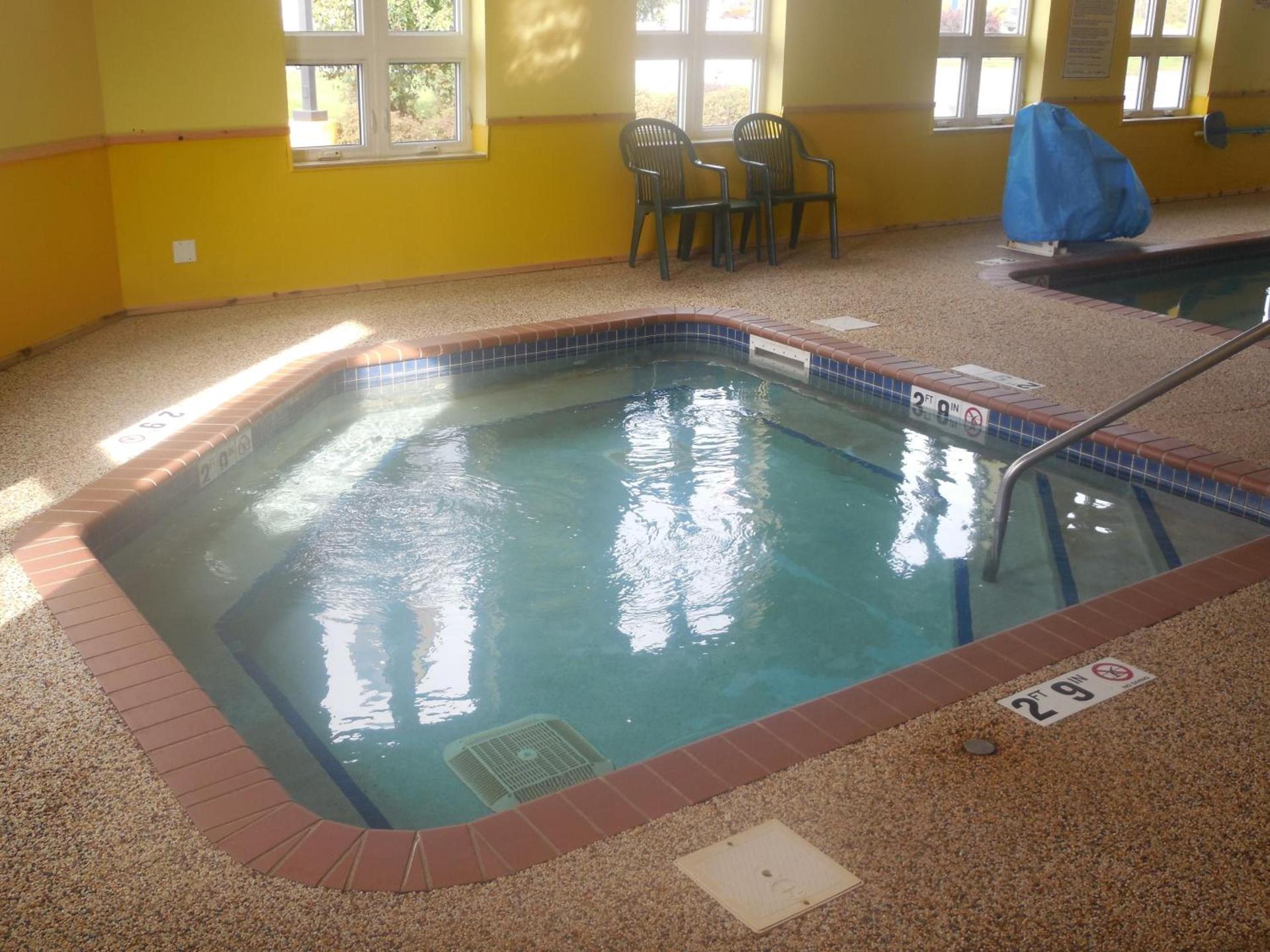 Super 8 by Wyndham Sault Ste. Marie photo 21
