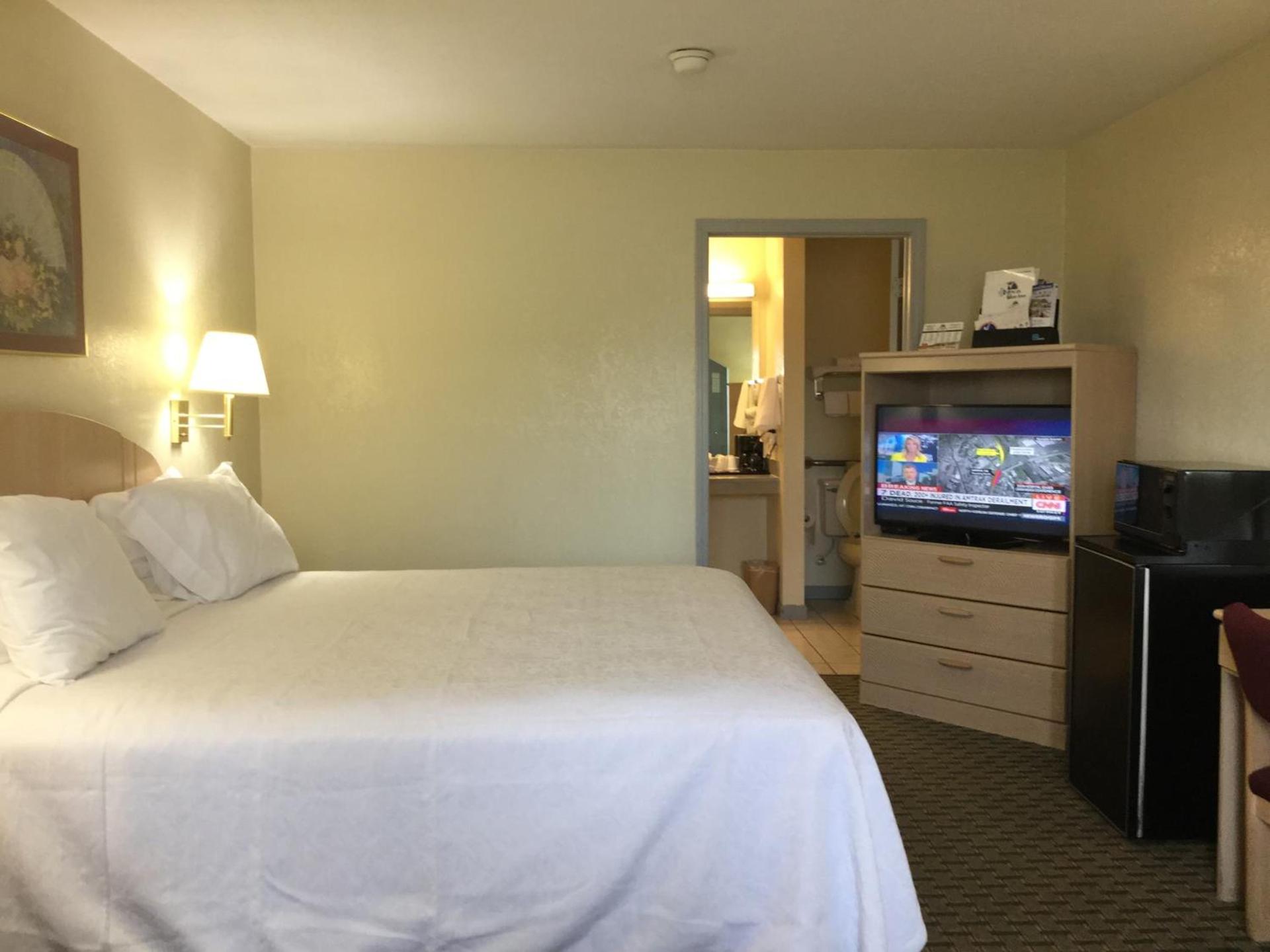 Americas Best Value Inn Cabot photo 5