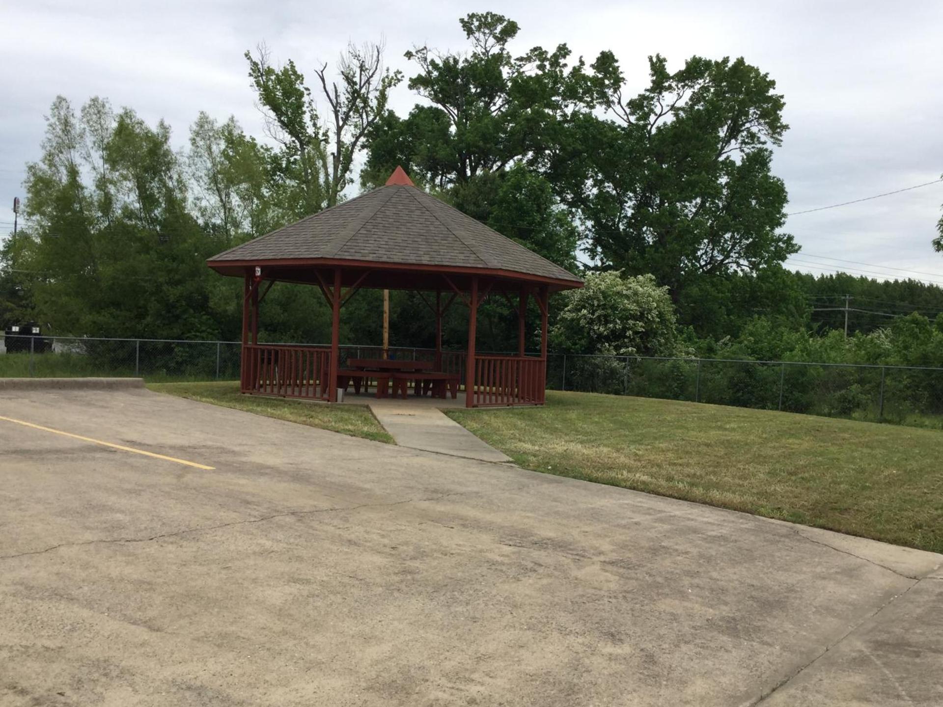 Americas Best Value Inn Cabot photo 2