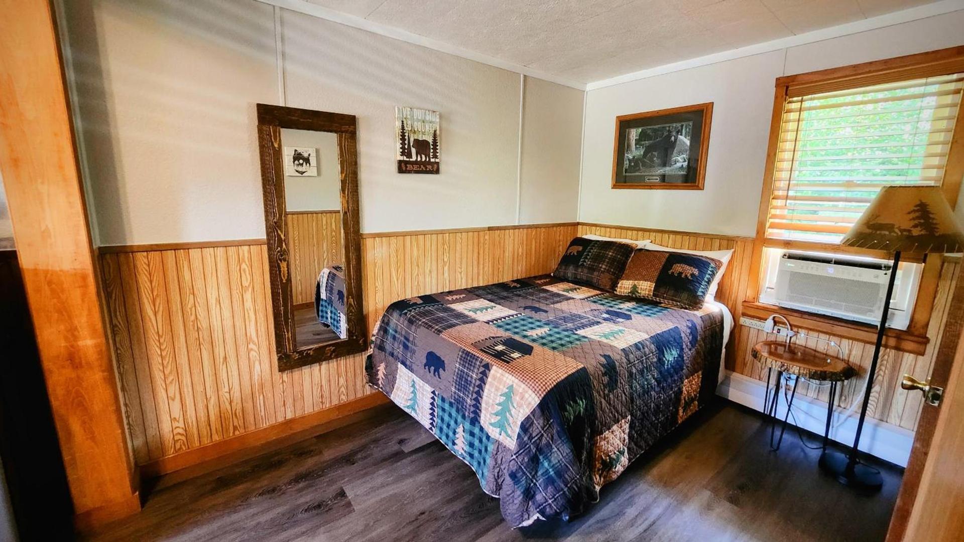 Maple Grove Lodging photo 26