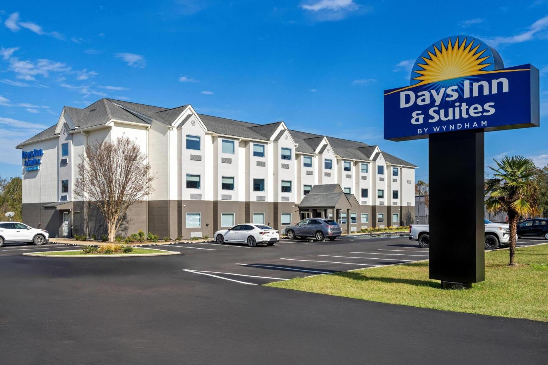 Days Inn & Suites by Wyndham Brandon Amphitheater photo 40