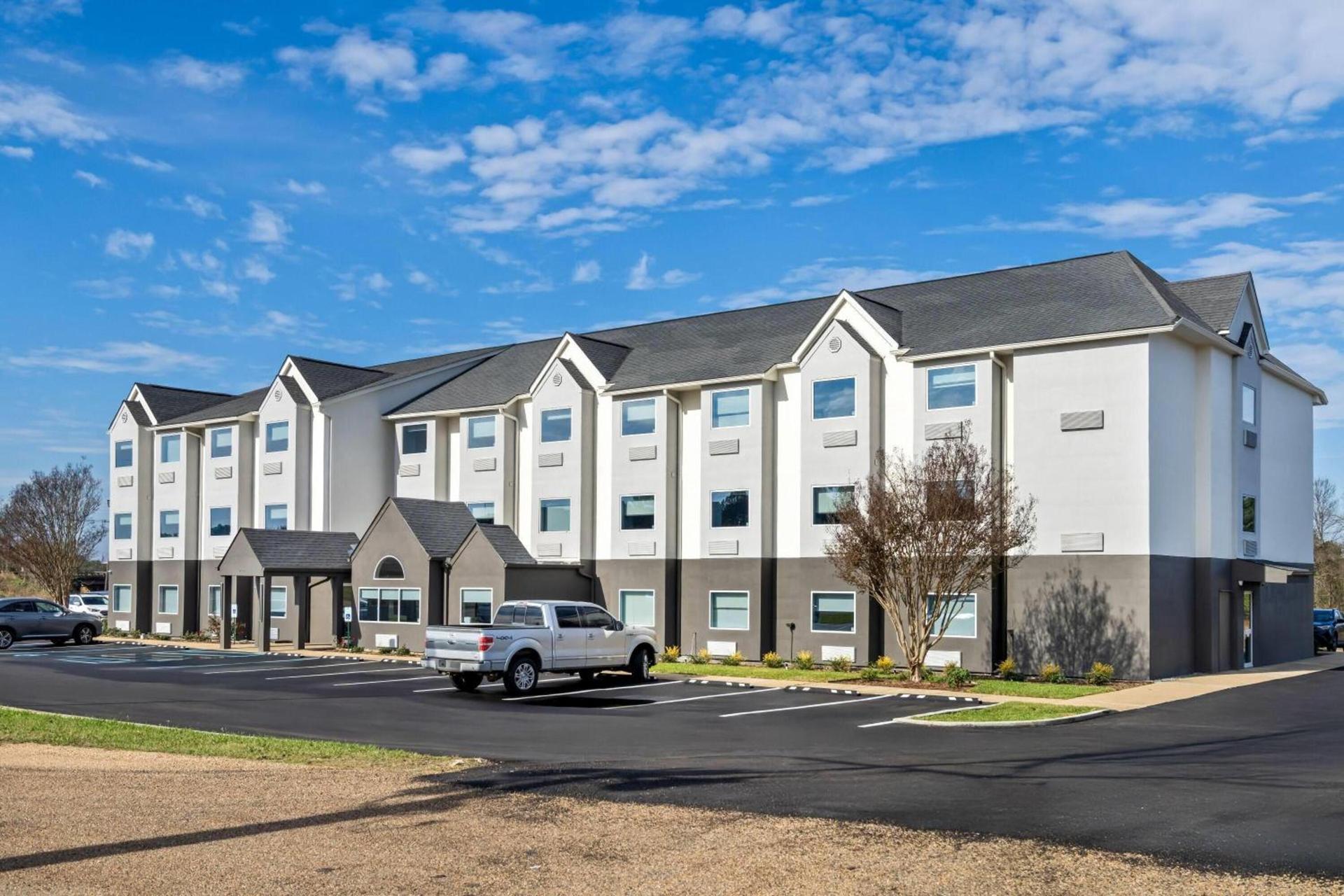 Days Inn & Suites by Wyndham Brandon Amphitheater photo 38