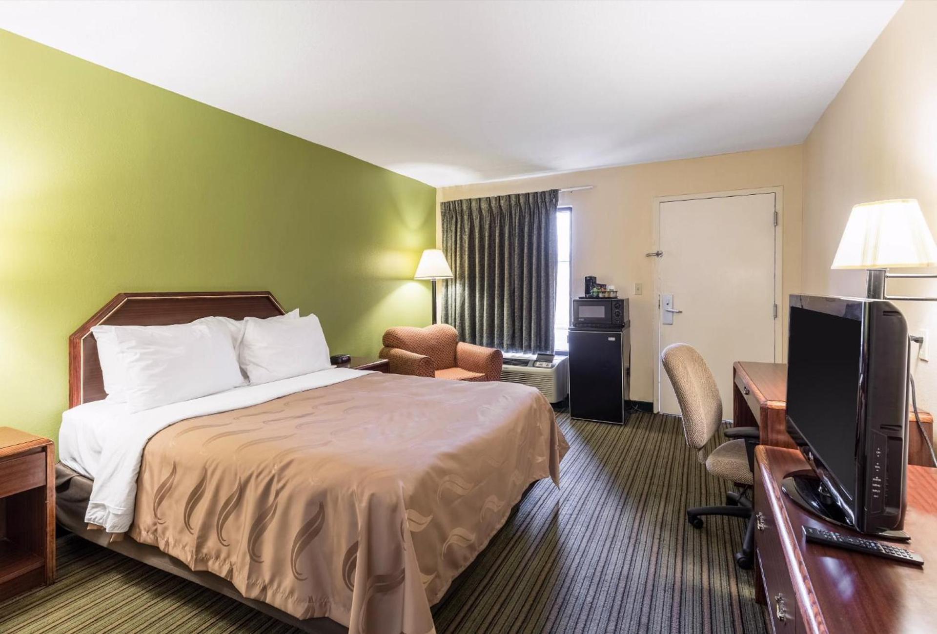 Quality Inn Alexandria photo 38