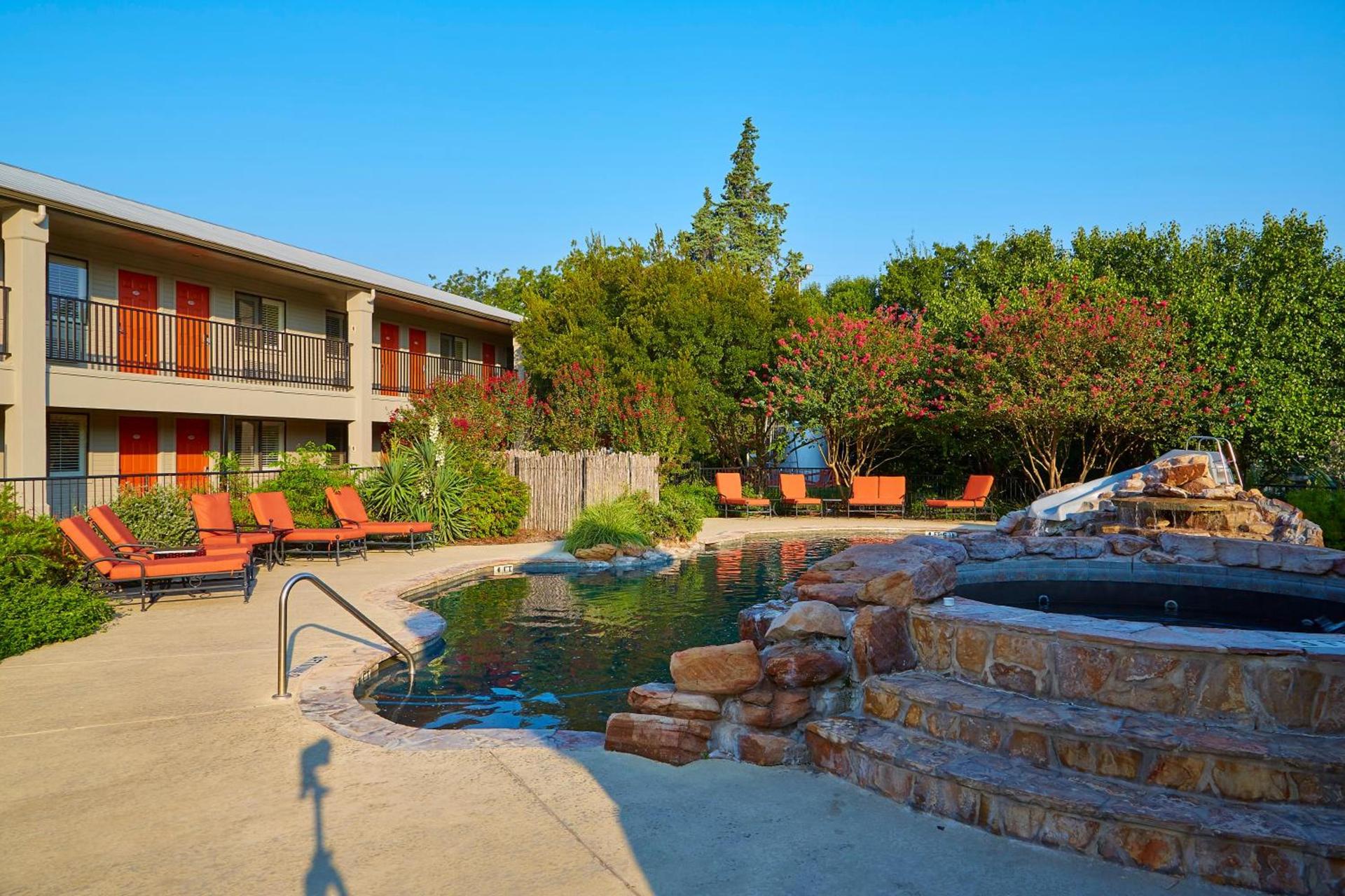 Fredericksburg Inn and Suites photo 17