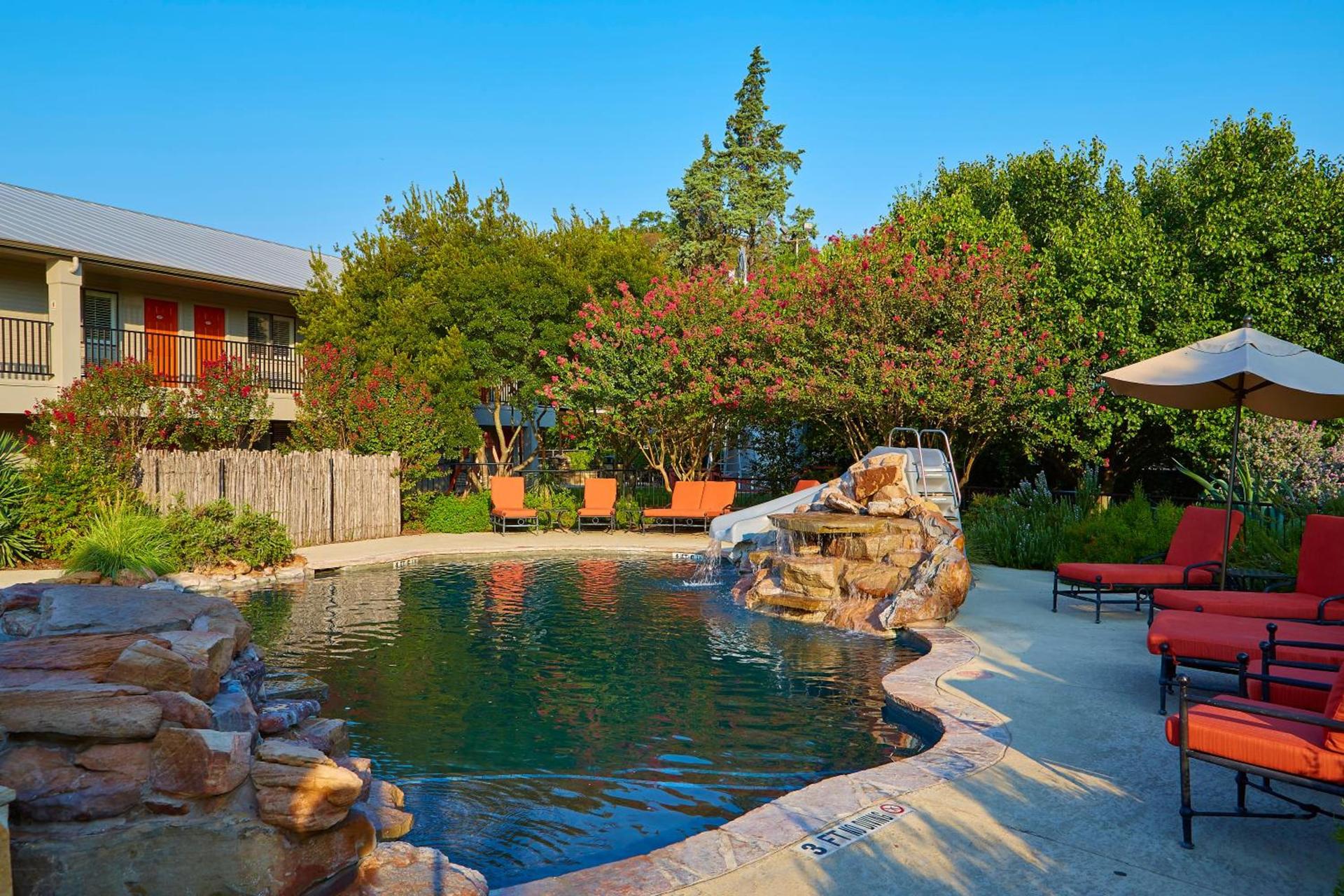 Fredericksburg Inn and Suites photo 16