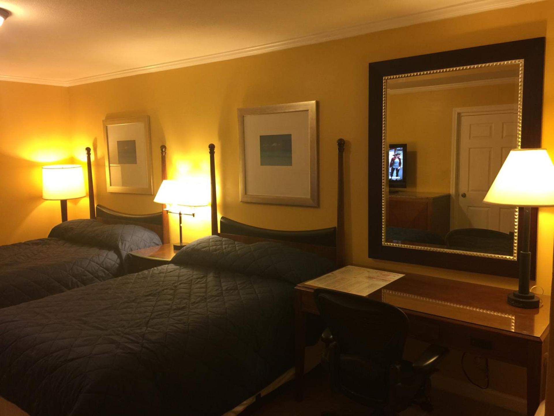 Dragon INN & Suites photo 16