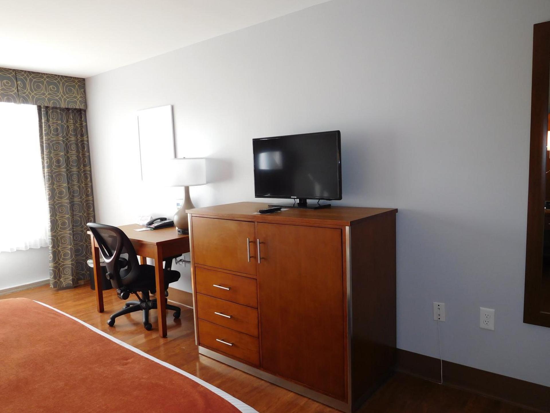 Wyndham Garden Greensboro photo 36