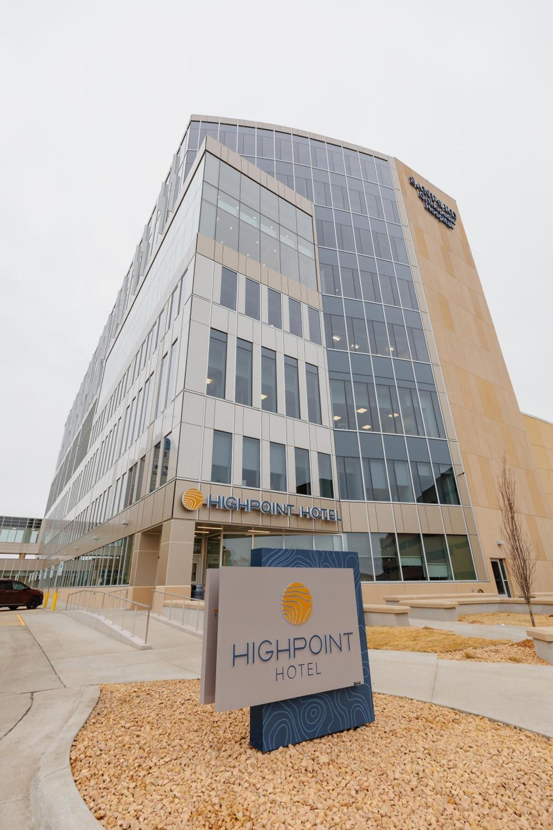 Highpoint Hotel photo 94
