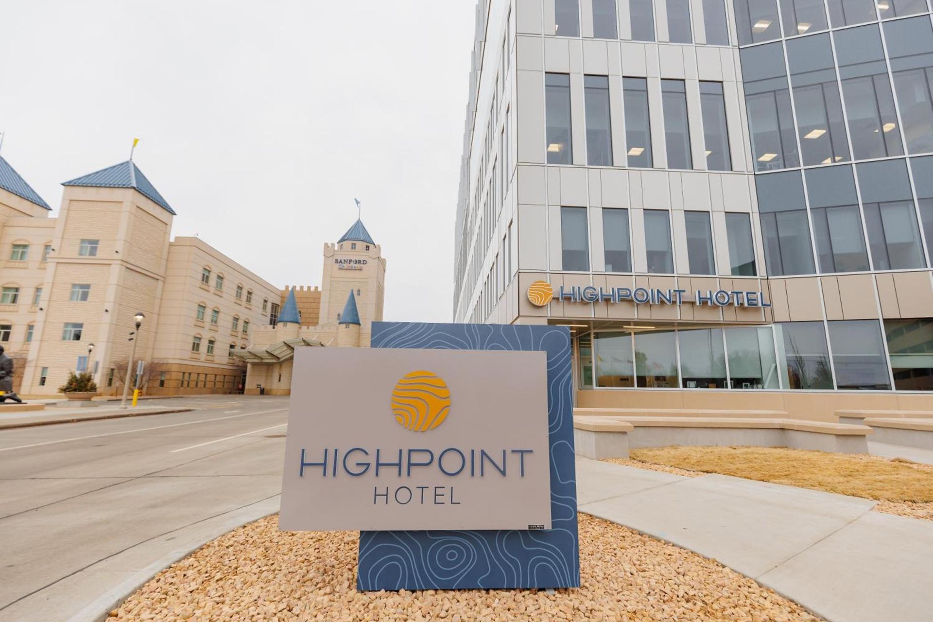 Highpoint Hotel photo 98