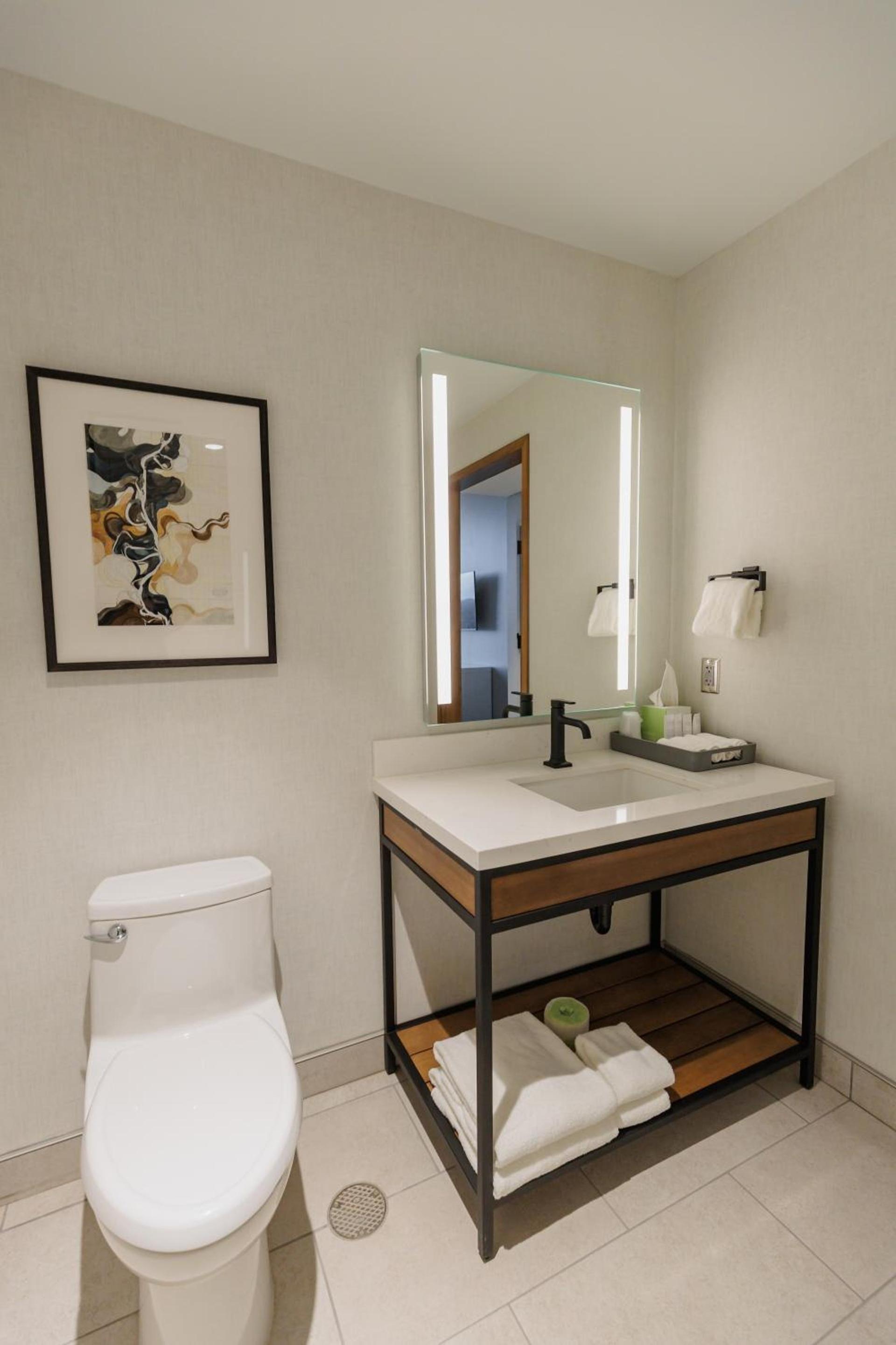 Highpoint Hotel photo 72